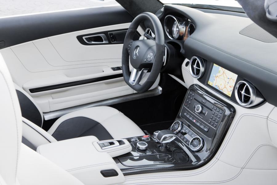  Mercedes-Benz SLS AMG Roadster 2011 года  (фото 27 из 183)